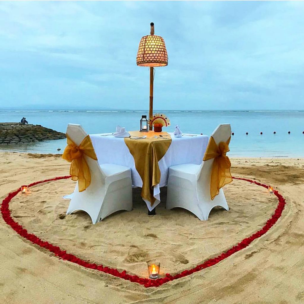 Romantic Dining as Cheesy as You Want It