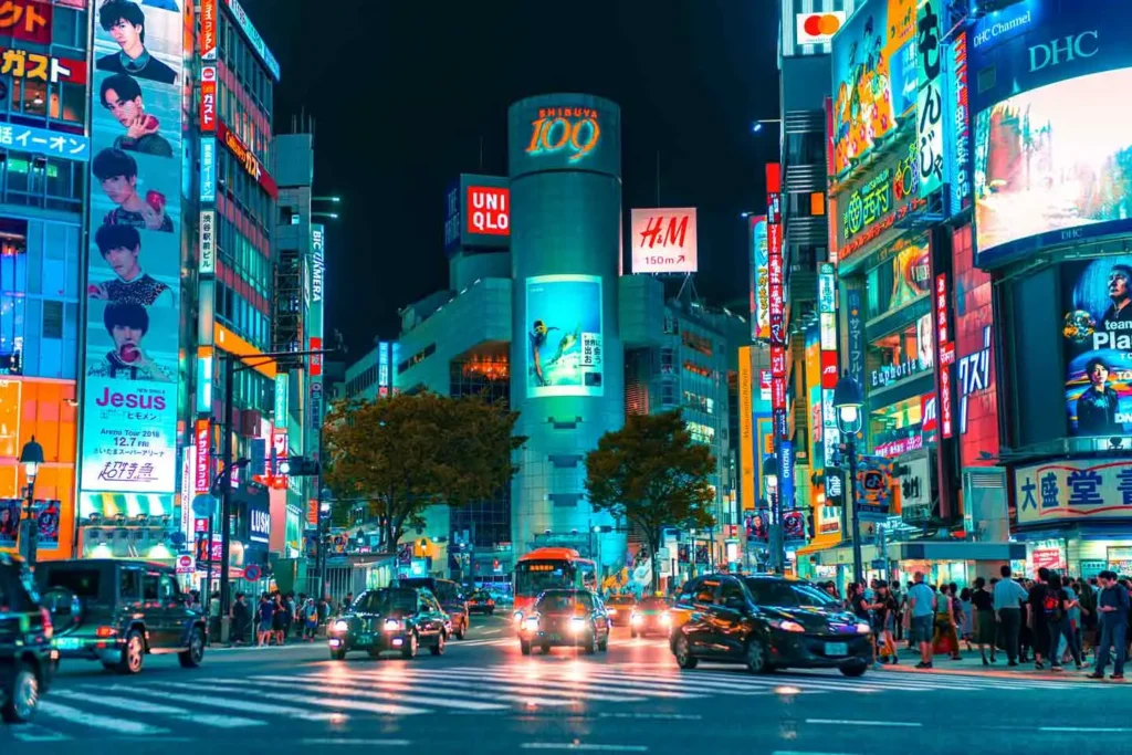 tokyo shibuya crossing nightlife