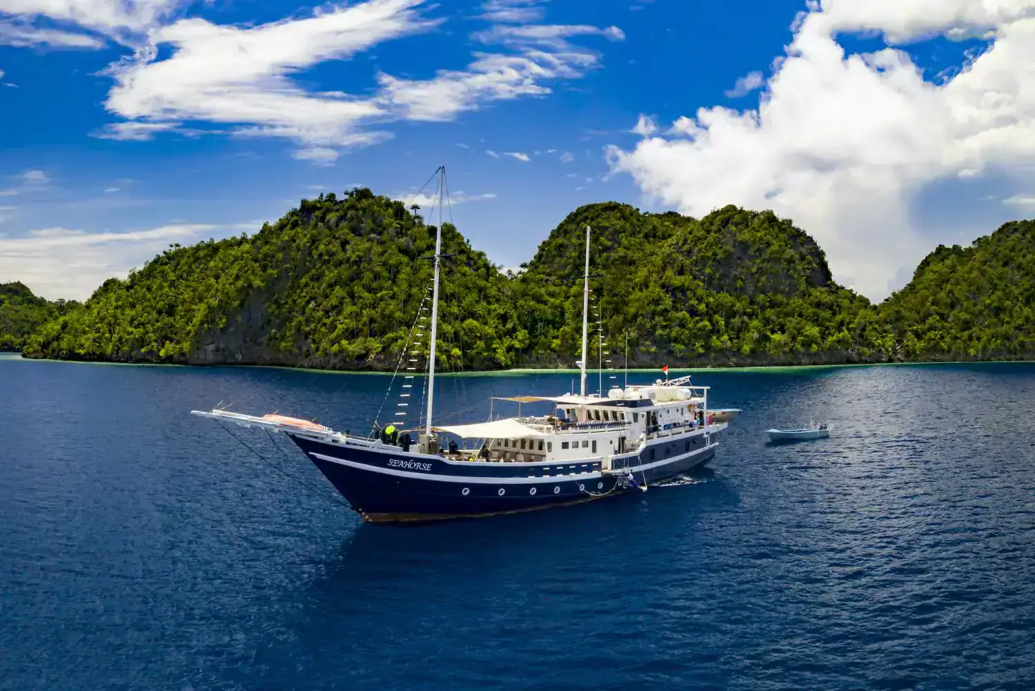 How Many Days Do You Really Need on a Komodo Liveaboard Dive Trip?